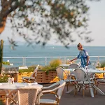 Hotel Les Roches - Relais & Chateaux Le Lavandou
